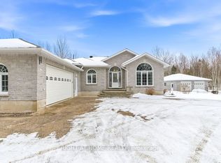 80 Rahns Rd, Laurentian Valley, ON K8A0H8