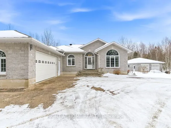 80 Rahns Rd, Laurentian Valley, ON K8A 0H8
