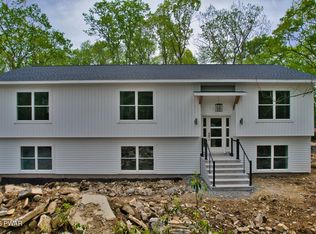 104 Blue Heron Ln, Milford, PA 18337