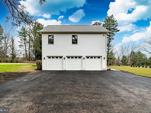 5th image of 1427 Sugartown Rd