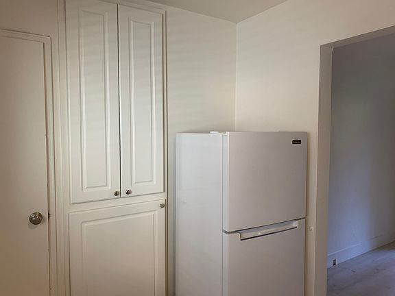 3rd image of 2711 P St APT 10