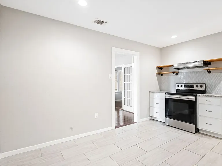 704 Curtiss Ave — Photo 7