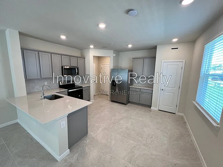 2895 Clever Ln — Photo 2