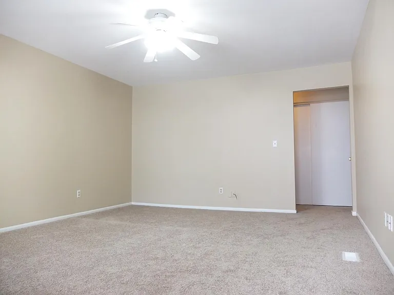 35 Renwood Pl — Photo 4