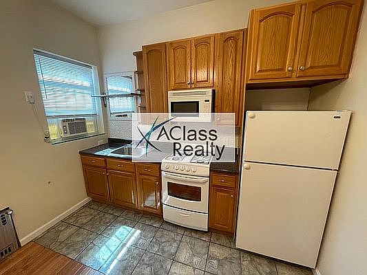 2nd image of 32-29 Steinway St #2H