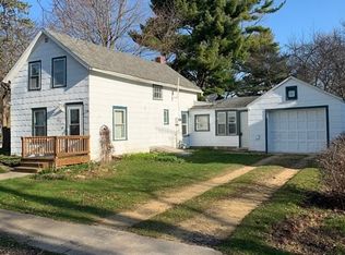 415 S Rantoul St, Lena, IL 61048