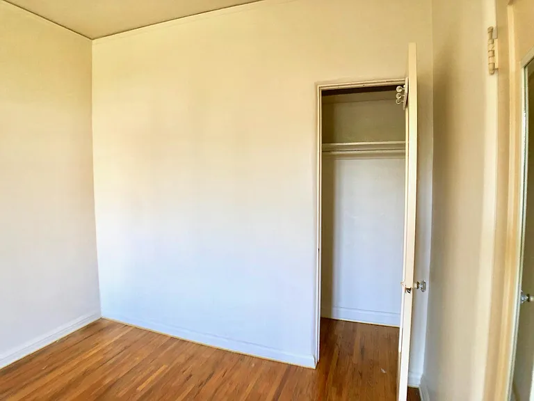 1352 W 10th St #3 — Photo 14