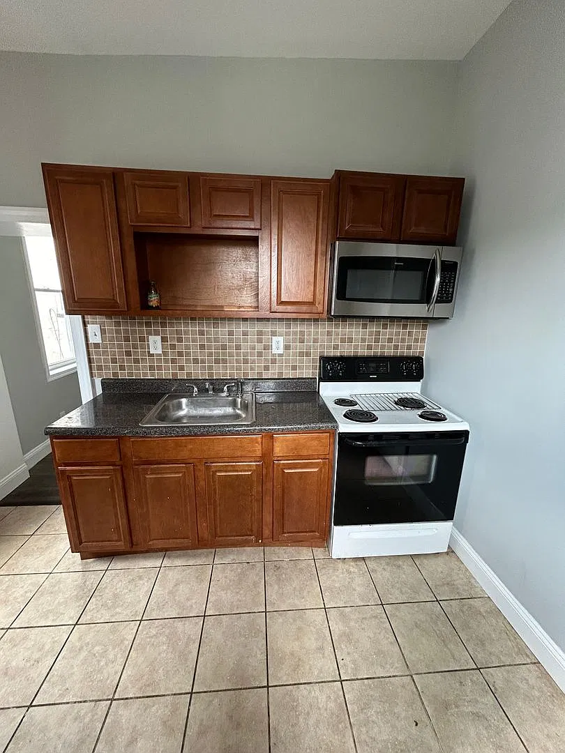 5402 Walnut St — Photo 2