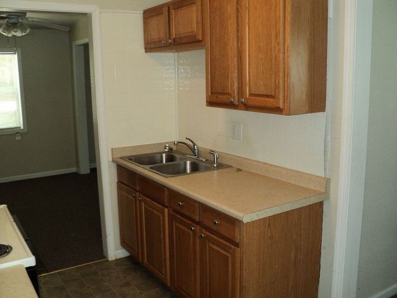 4th image of 10511 Oakland Ave