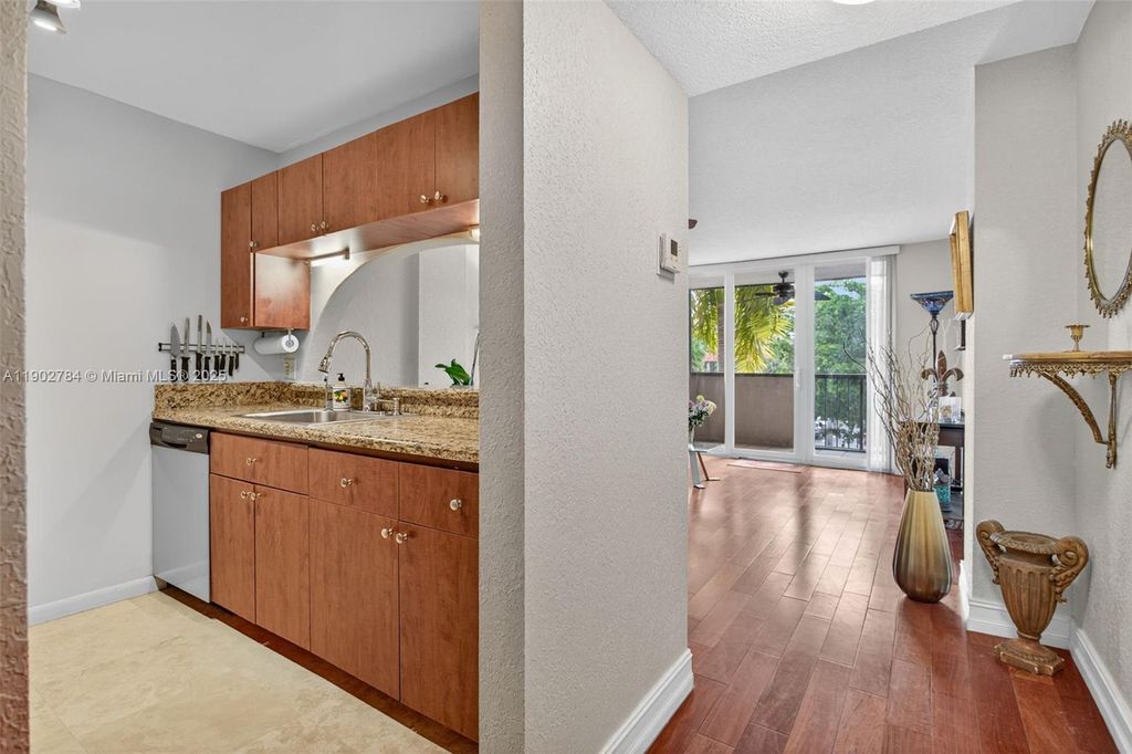 777 S Federal Hwy APT Rp305, photo 5