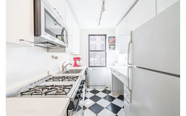 Sold by Douglas Elliman | media 17