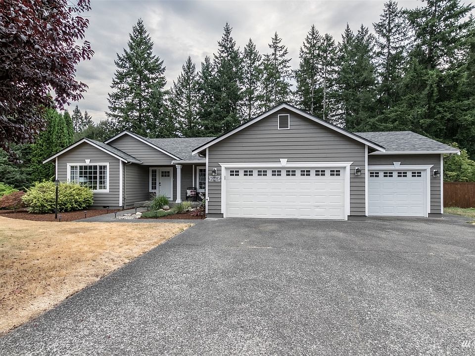 Front view of this great home.>