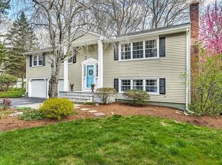 3 Camelot Ln, Medfield, MA 02052
