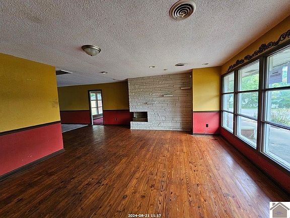 4th image of 4010 Pecan Dr