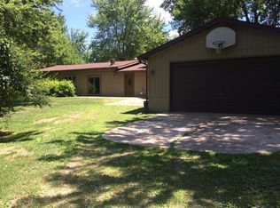 381 Center Point Dr, Montezuma, IA