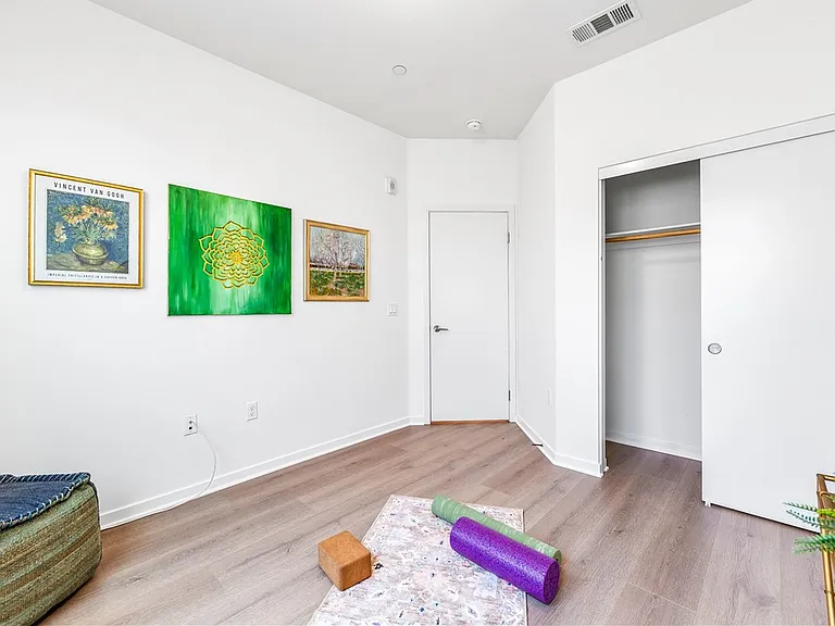 664 Colorado Cir — Photo 32