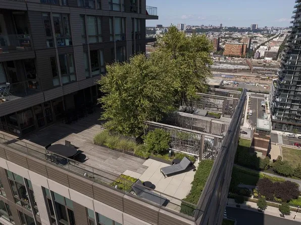 75 Park Lane South image 35 of 39