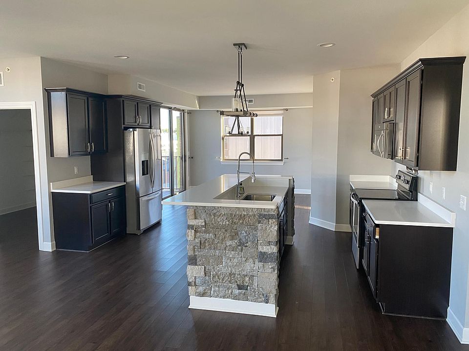 Open concept kitchen into dining area