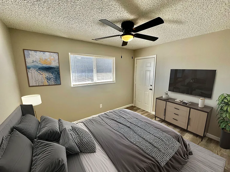 311 University Dr. — Photo 28