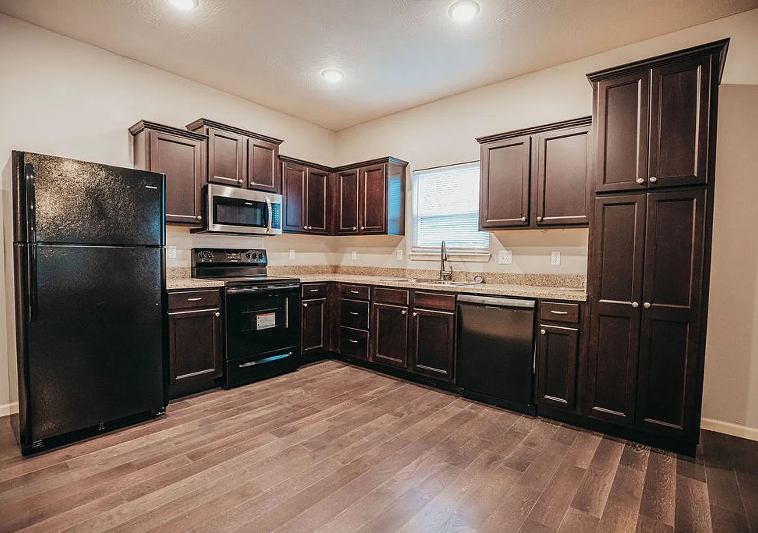 Beautiful 4 Bed/2 Bath Home -Close to MSU — Photo 2