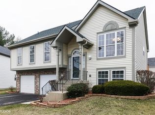 1116 Apple Hill Ct, Elgin, IL 60120