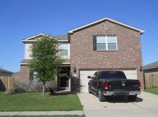 10036 Iron Ridge Dr, Fort Worth, TX 76140