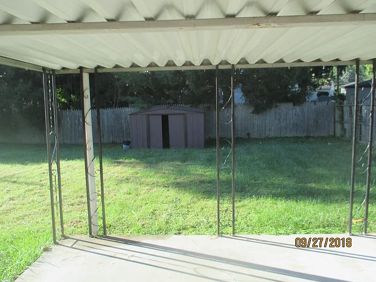 3585 Roswell Dr — Photo 3