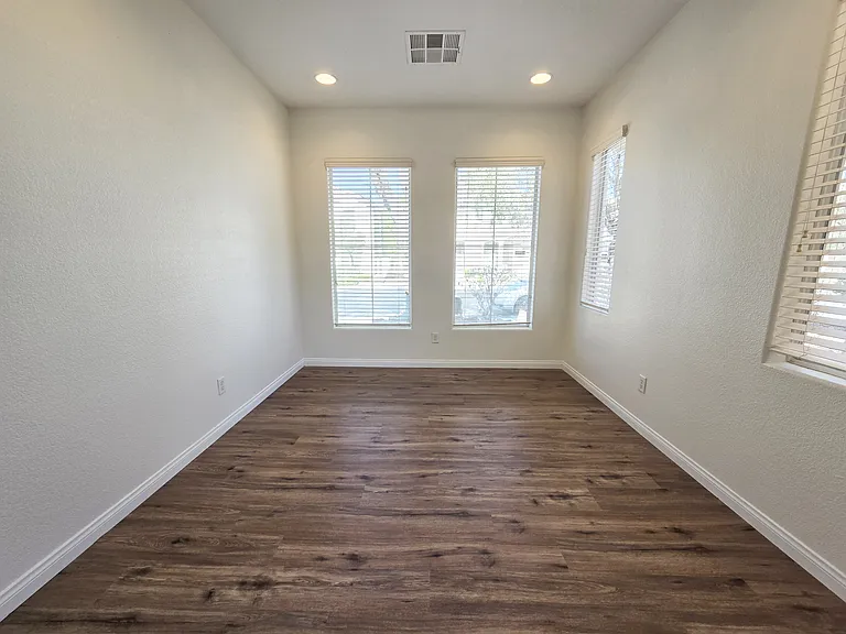 5516 Grey Pointe St — Photo 8