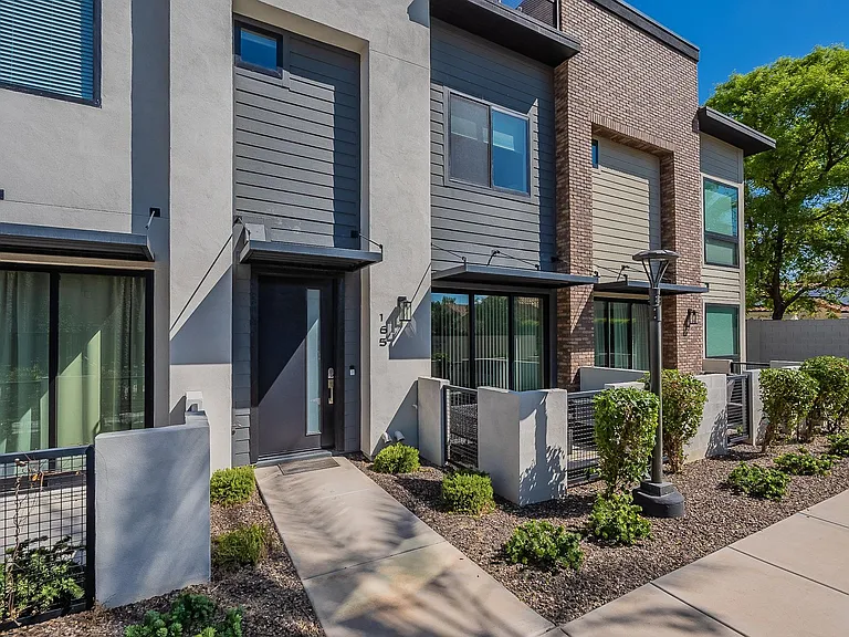 165 E Hearne Way — Photo 14