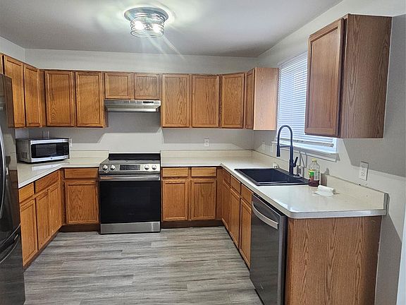 5th image of 215 Oak Ridge Dr