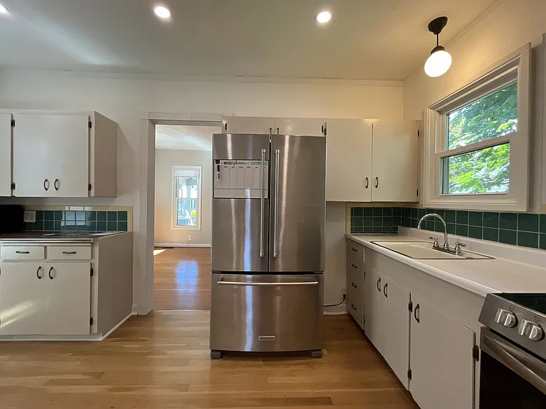 610 NE 79th Ave — Photo 11