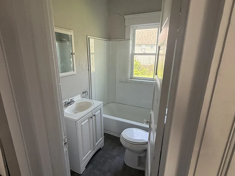 10303 Sophia Ave — Photo 3