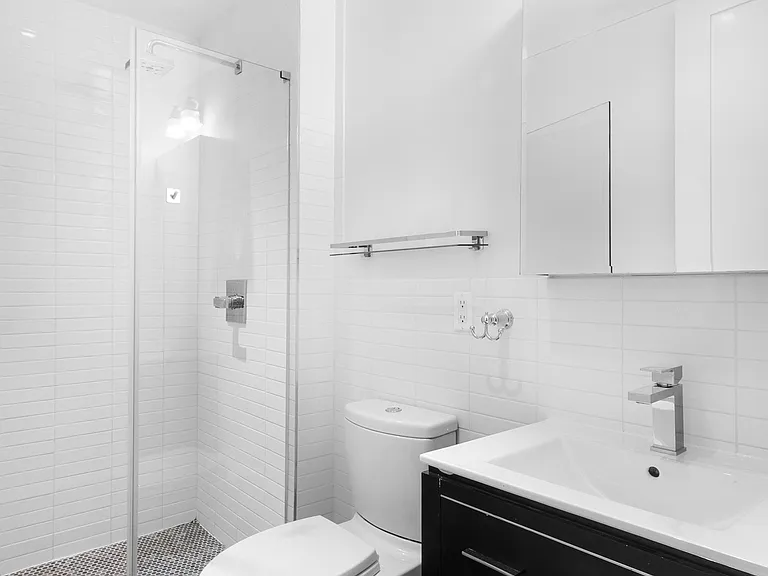 244 10th Ave #2E — Photo 11