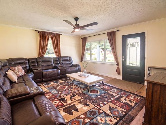 5th image of 33 Horseshoe Bend Ln