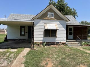 633A Jackson St, Perry, OK 73077