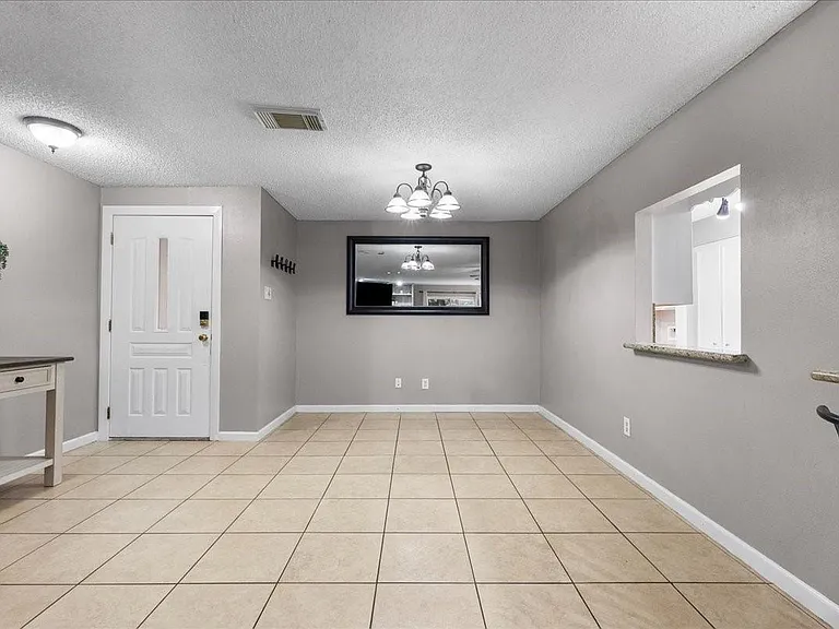 883 Silverpines Rd — Photo 5