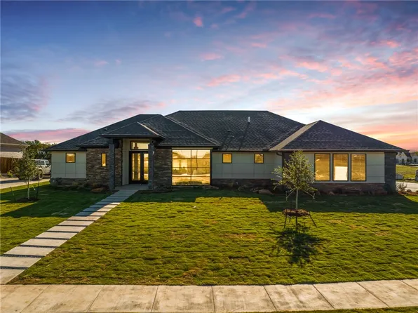 904 Glorietta Ave, McGregor, TX 76657