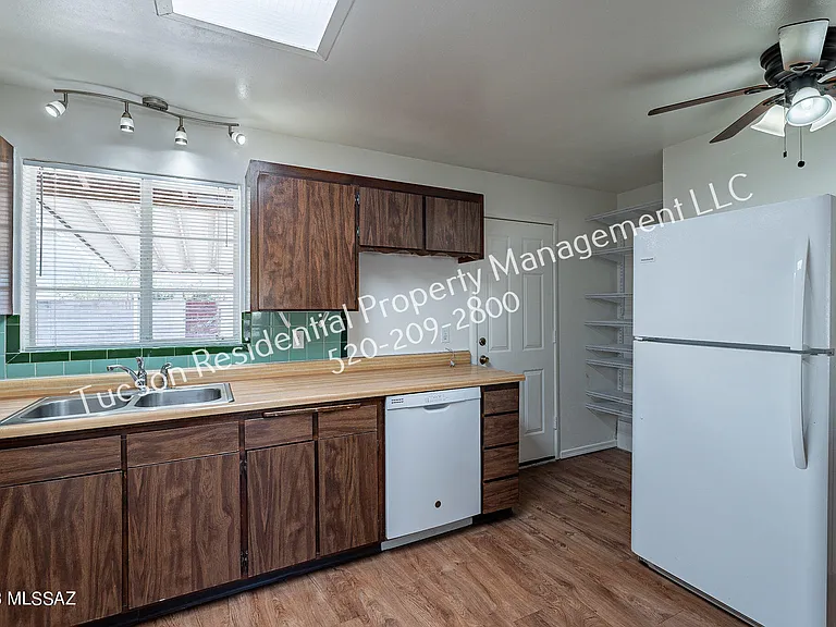 826 E Water St — Photo 16