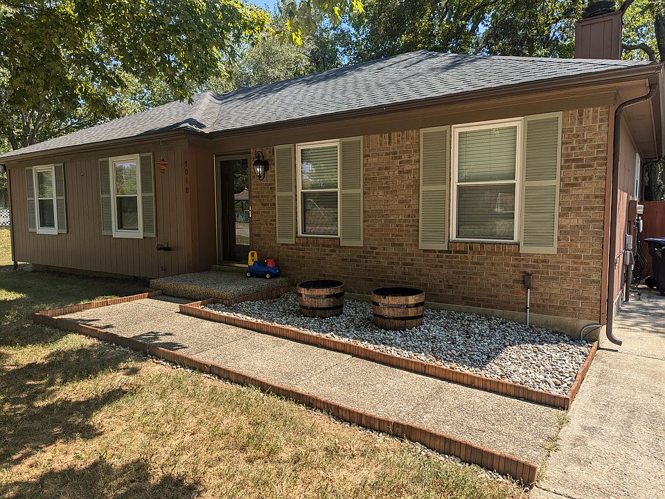 Front walkway from driveway.