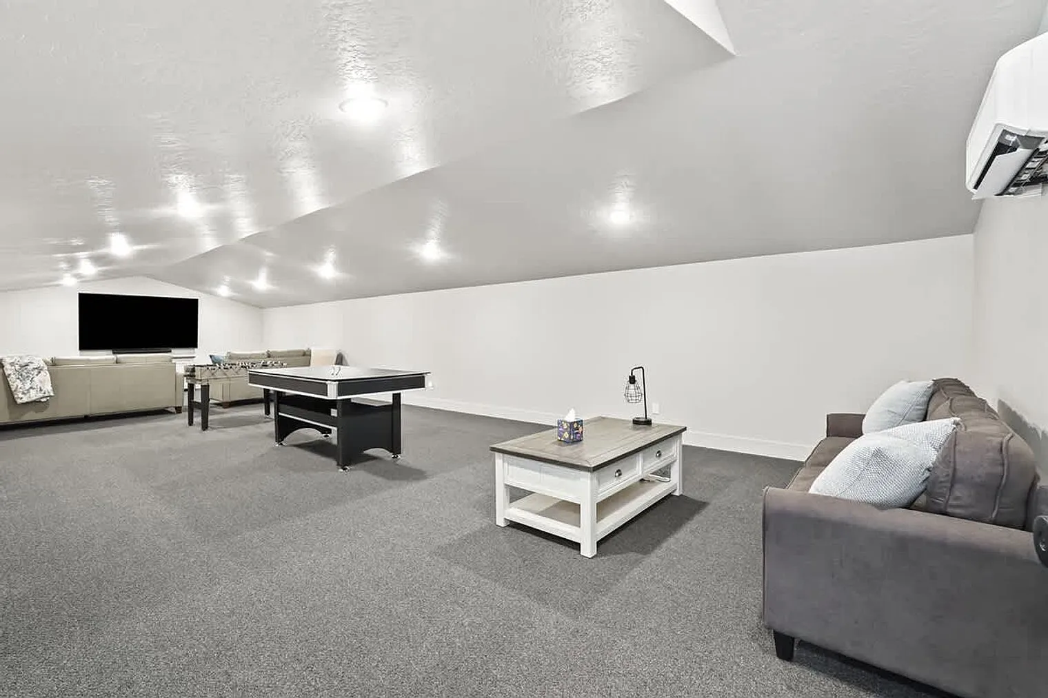 6 bed, 4.0 bath, $16,817 — Photo 1