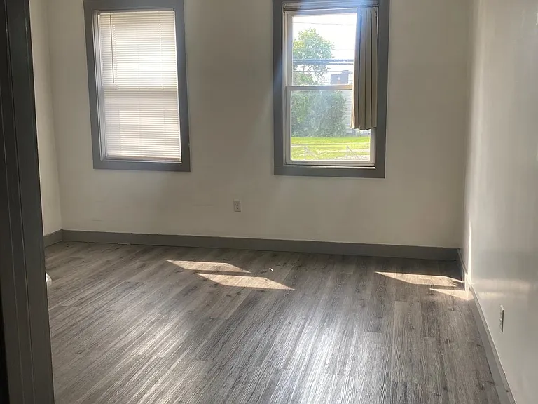 158 Summit Ave #1R — Photo 2