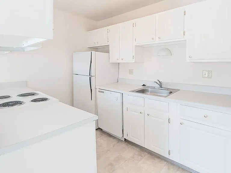 Windsor Gardens Apartments — Photo 121