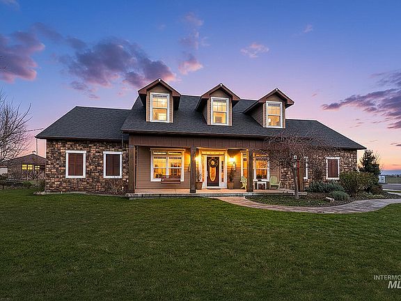 2nd image of 19288 Majestic View Pl