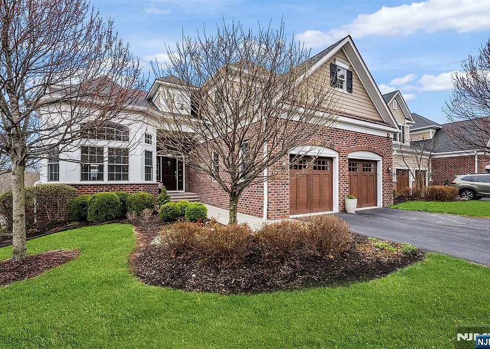 1st image of 26 Wheatsheaf Farm Rd #84