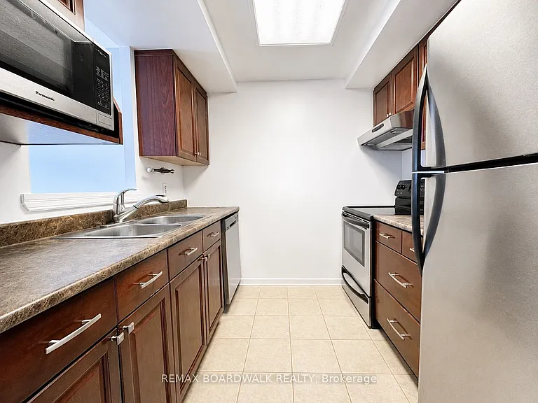 35 Holland Ave #907 — Photo 6