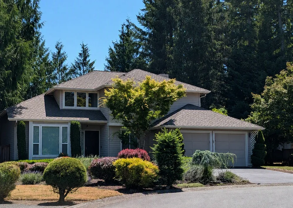 4 bed, 2.5 bath, 2050 sqft, $4,200 — Photo 1