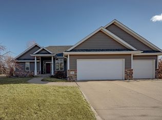 714 Prairie Blvd, Dakota Dunes, SD 57049