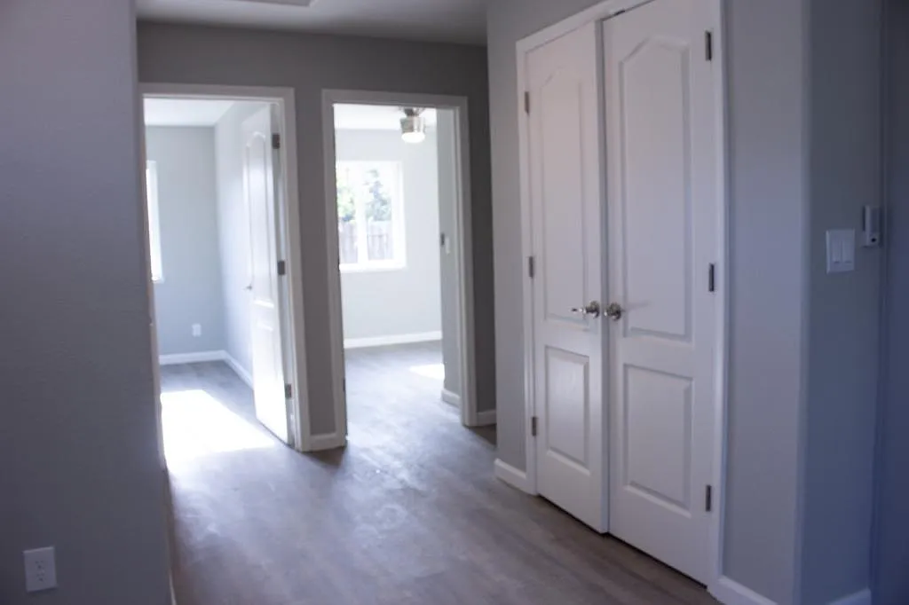 211 W Norwich Dr — Photo 3