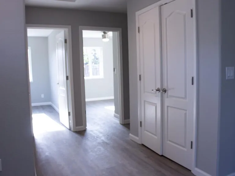 211 W Norwich Dr — Photo 3