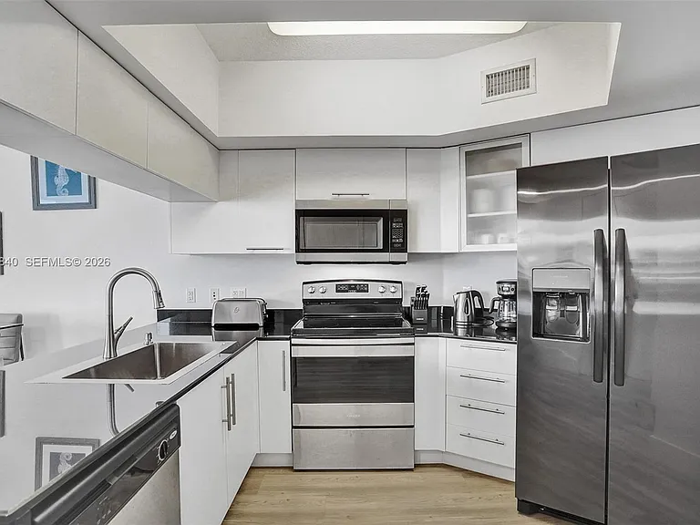 1750 N Bayshore Dr #3802 — Photo 5